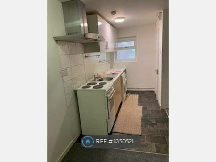 2 Bedroom Flat To Rent In Ashworth Street, Denton, Manchester, M34