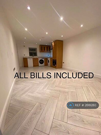 1 Bedroom Flat To Rent In Oakridge Road, High Wycombe, HP11