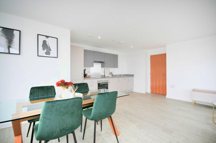 2 Bedroom Flat To Rent In Furness Quay, Salford, M50