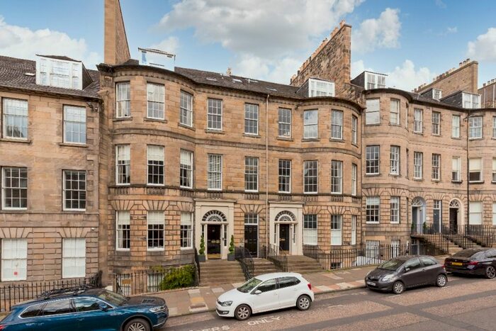 3 Bedroom Flat To Rent In North Castle Street, New Town, Edinburgh, EH2