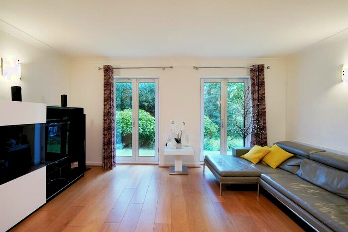 2 Bedroom Flat To Rent In Mount Park Road, Harrow, HA1