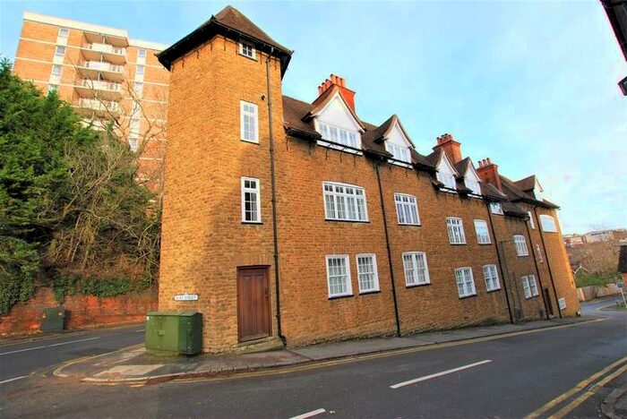 1 Bedroom Flat To Rent In Wycliffe, GU2