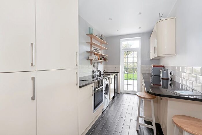 3 Bedroom Semi-Detached House For Sale In Annesley Drive, Croydon, CR0