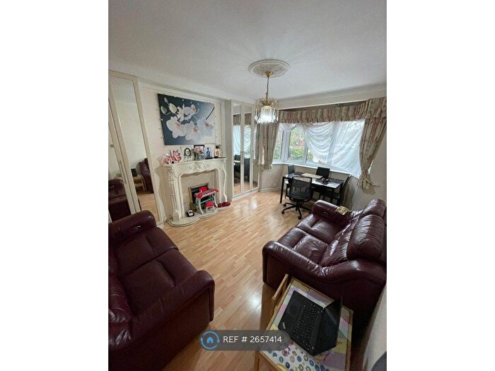2 Bedroom Flat To Rent In Alexandra Avenue, Harrow, HA2