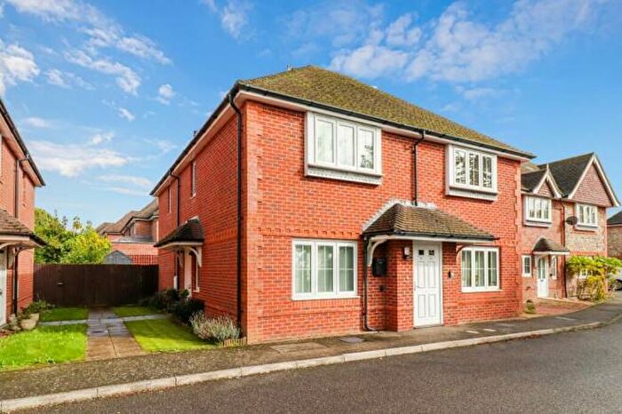 1 Bedroom Maisonette To Rent In Groves Way, Chesham, HP5