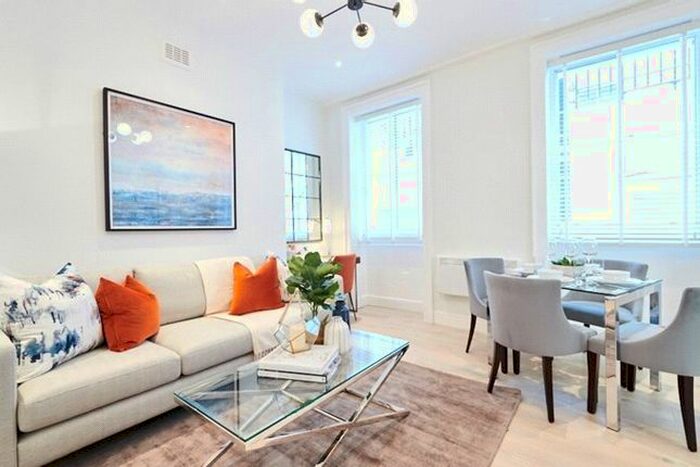 2 Bedroom Flat To Rent In Nottingham Place, Marylebone, W1U