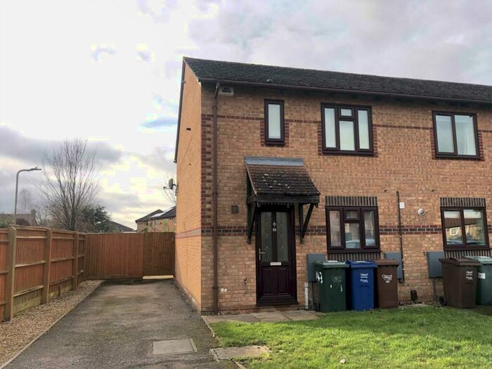 3 Bedroom End Of Terrace House To Rent In Spruce Drive, Bicester, OX26