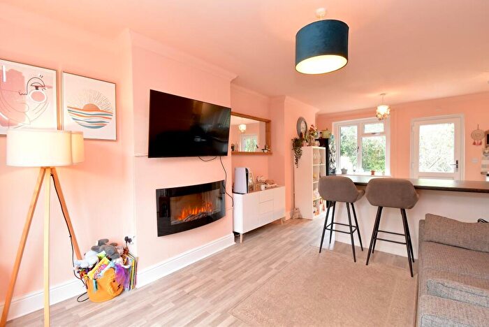 2 Bedroom House For Sale In The Crescent, Caerphilly, CF83