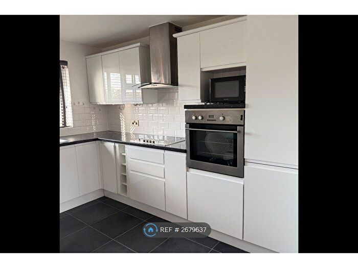 2 Bedroom Flat To Rent In Wimbledon, London, SW19