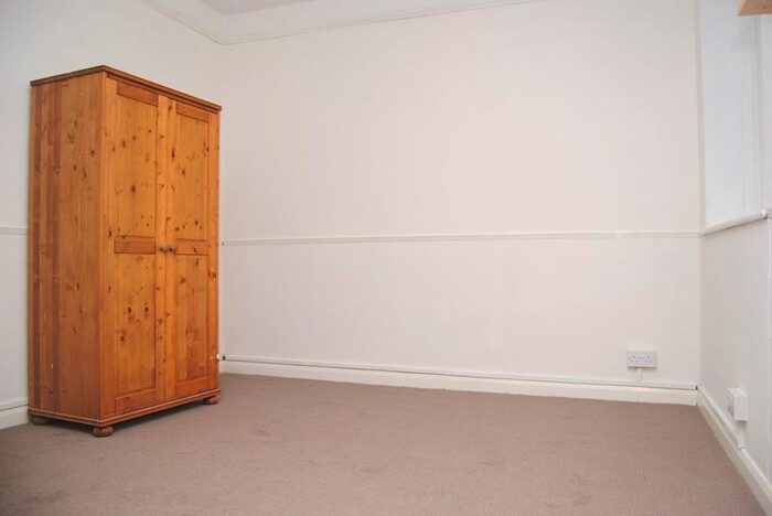 2 Bedroom Flat To Rent In Thrale Road, London SW16