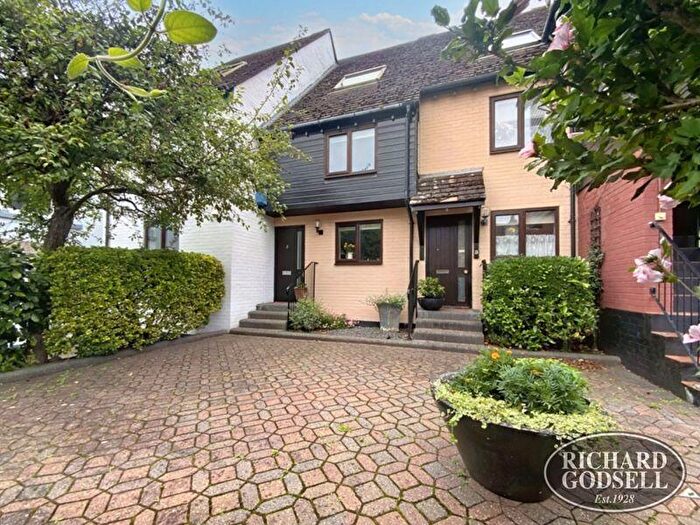 3 Bedroom Town House For Sale In Christchurch Town Centre, BH23