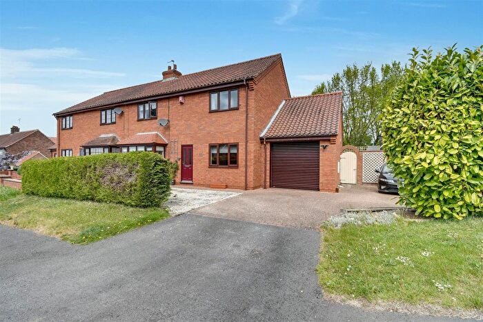 3 Bedroom Property For Sale In North Carr Lane, Saxby-All-Saints, DN20