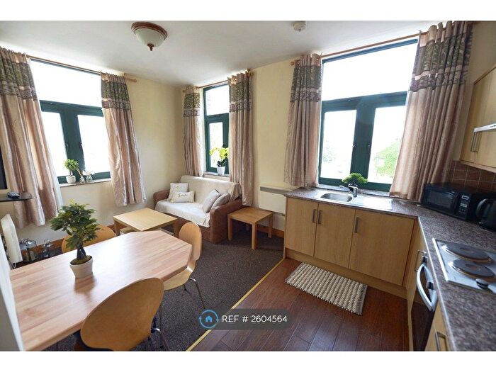 2 Bedroom Flat To Rent In Legrams Mill Residence, Bradford, BD7