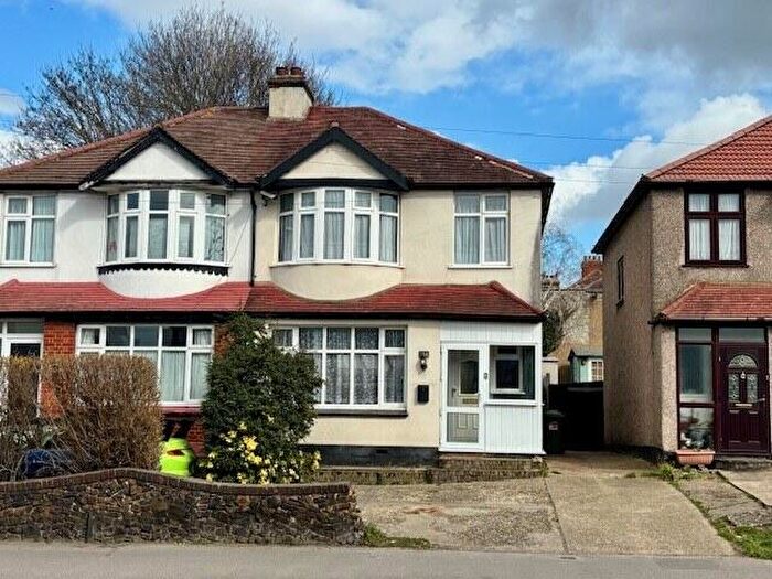 3 Bedroom Semi-Detached House To Rent In North Street, Romford, RM1