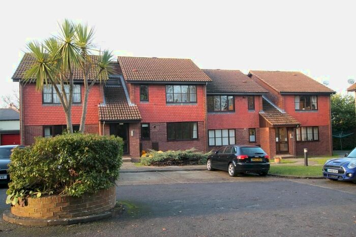 1 Bedroom Flat To Rent In Highclere, Burpham, Guildford, GU1