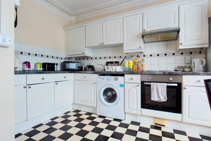 4 Bedroom Flat To Rent In Boundary Road, Hove, BN3