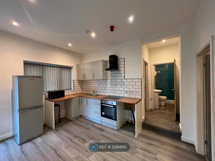 1 Bedroom Flat To Rent In Longden Road, Manchester M12