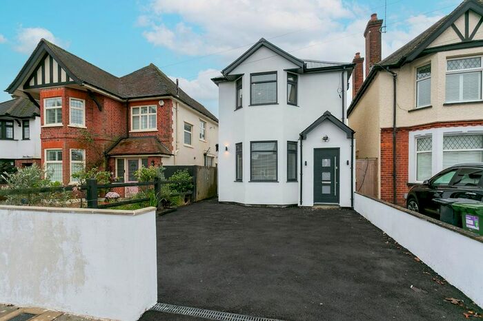 5 Bedroom Detached House To Rent In Gammons Lane, Watford, Hertfordshire, WD24