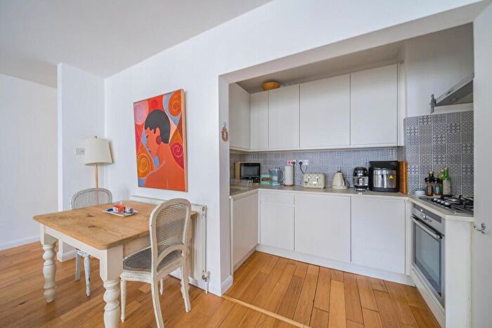 2 Bedroom Flat For Sale In Northwood Road, Highgate, N6