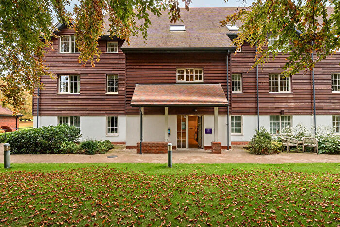 2 Bedroom Apartment For Sale In Eaton Mews, Kintbury, RG17
