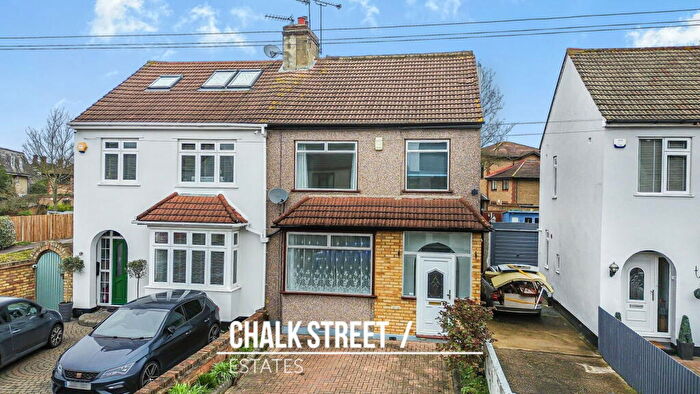 4 Bedroom Semi Detached House For Sale In Standen Avenue, Hornchurch, RM12