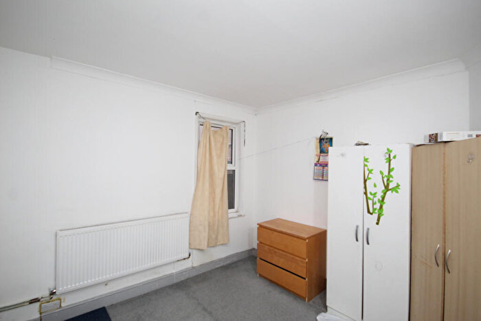 2 Bedroom Maisonette To Rent In Eton Avenue, Wembley, Middlesex, HA0