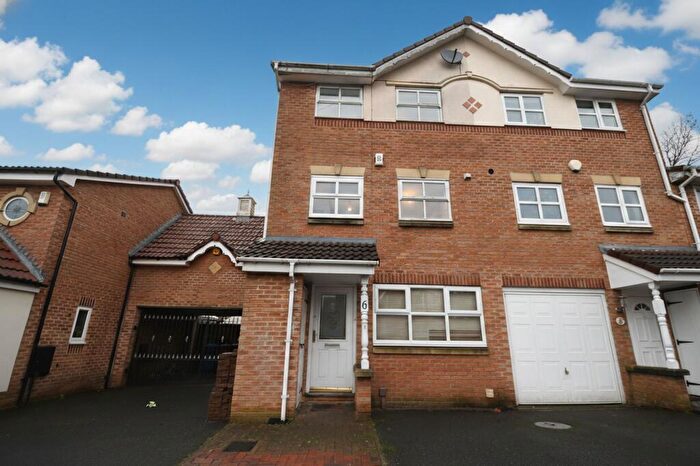 4 Bedroom Semi Detached House For Sale In Princeton Close, Salford, M6