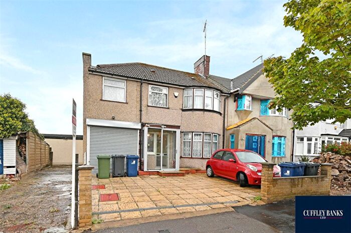 3 Bedroom End Of Terrace House For Sale In Sarsfield Road, Perivale, Middlesex, UB6