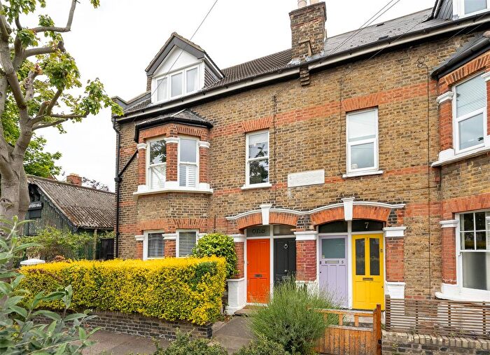 3 Bedroom Flat For Sale In St. Barnabas Road, Walthamstow, E17