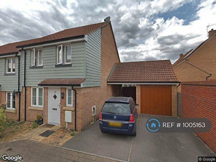 3 Bedroom Semi Detached House To Rent In Davis Grove, Oxley Park, Milton Keynes, MK4