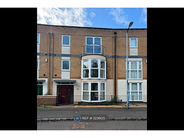 5 Bedroom Terraced House To Rent In Milton Road, Milton Keynes, MK10