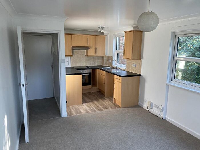 1 Bedroom Flat To Rent In Carlyle House, Worthing, West Sussex, BN14