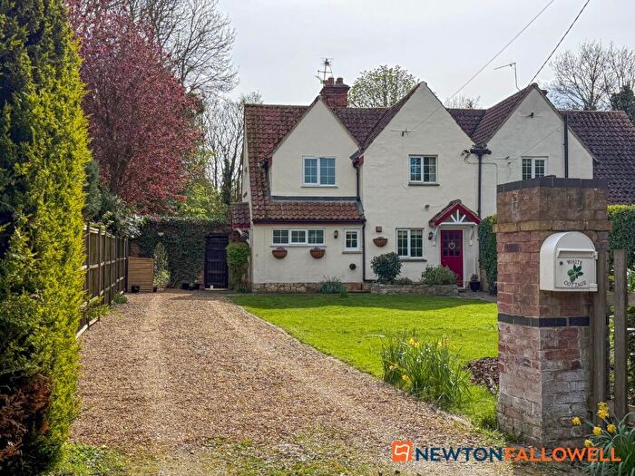 3 Bedroom Semi Detached House For Sale In Stragglethorpe Lane, Stragglethorpe, LN5