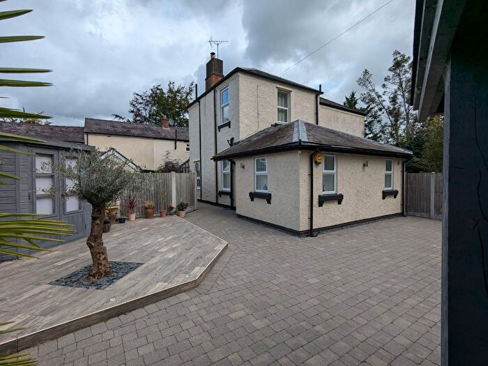 3 Bedroom Semi-Detached House For Sale In Weston Lane, Oswestry, SY11