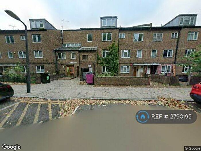 3 Bedroom Flat To Rent In Fairfoot Road, London, E3