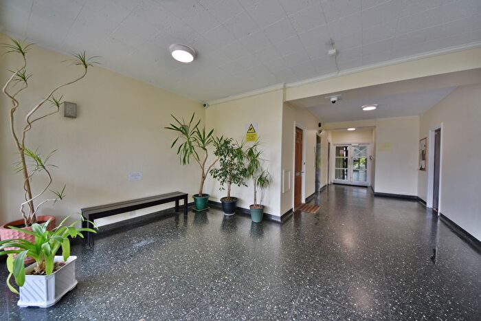 3 Bedroom Flat To Rent In Pemberton Gardens, Archway, London, N19