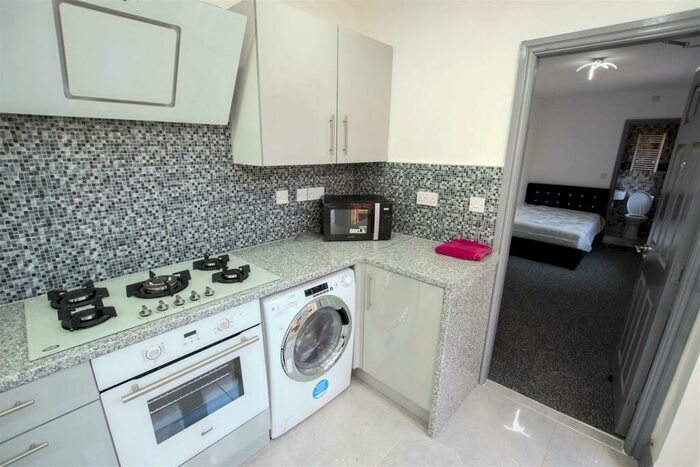 6 Bedroom House To Rent In Heeley Road, Birmingham, B29