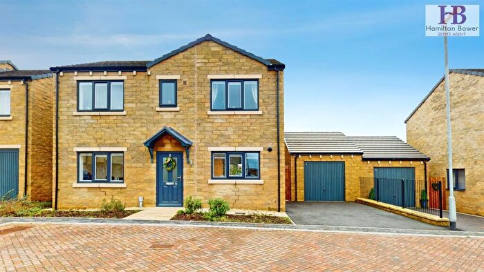 4 Bedroom Detached House For Sale In Egerton Close, Brighouse, West Yorkshire, HD6
