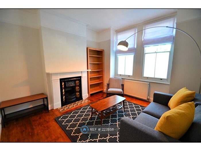 2 Bedroom Flat To Rent In Prairie Street, London, SW8