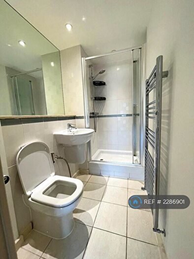 2 Bedroom Flat To Rent In Commercial Road, London, E14
