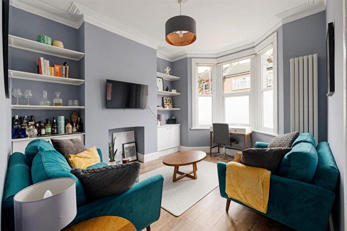 2 Bedroom Flat For Sale In Bolton Road, Stratford, E15
