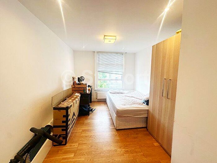 3 Bedroom Flat To Rent In Hillmarton Road, London, N7