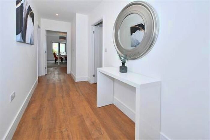 2 Bedroom Flat To Rent In Queens Gardens Apartments, Newcastle-Under-Lyme, ST5