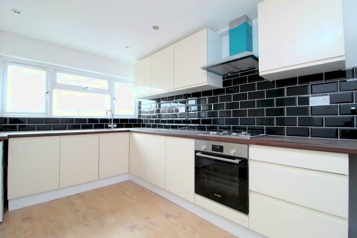 3 Bedroom Maisonette To Rent In Malvern Way, Hemel Hempstead, Hertfordshire, HP2