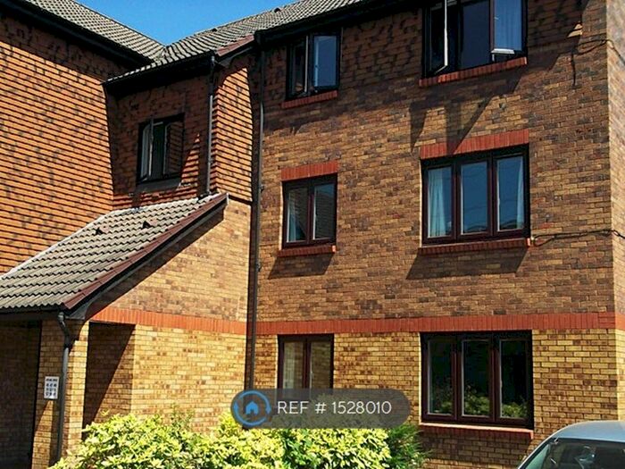 2 Bedroom Flat To Rent In Kipling Drive, London, SW19