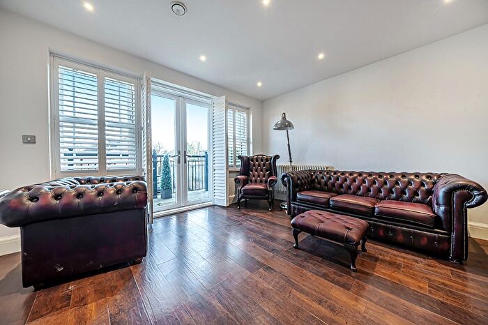 2 Bedroom Flat To Rent In Marian Gardens, Bromley, BR1