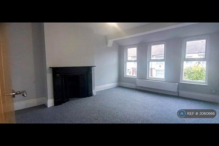 4 Bedroom Flat To Rent In Fairfax Drive, Westcliff-On-Sea, SS0
