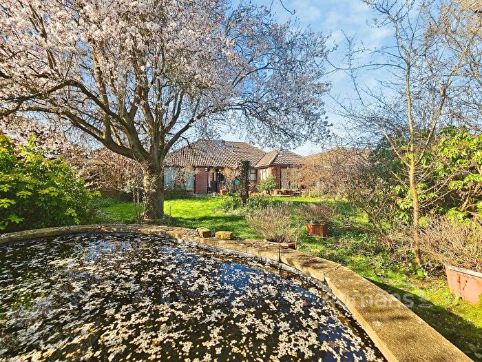 3 Bedroom Bungalow For Sale In Pondtail Road, Fleet, Hampshire, GU51