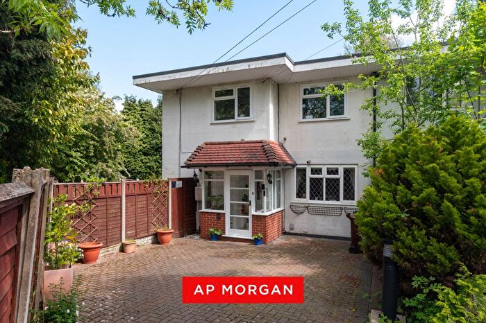 2 Bedroom Maisonette For Sale In Elmdon Close, Solihull, West Midlands, B92