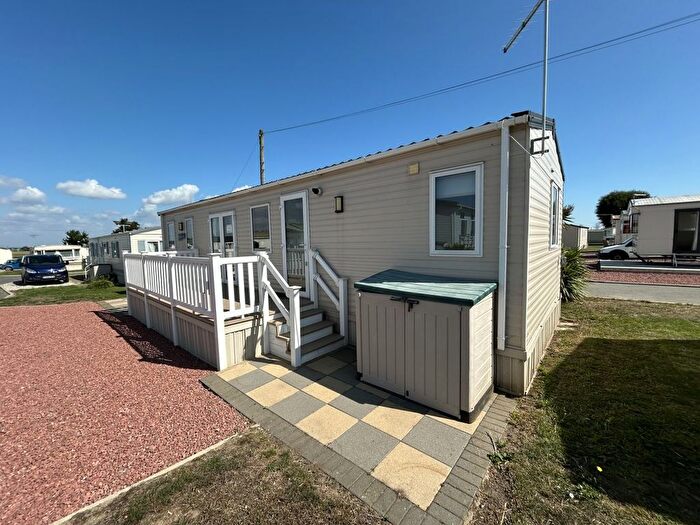 3 Bedroom Mobile/park Home For Sale In East End Road, Bradwell-On-Sea, Southminster, CM0